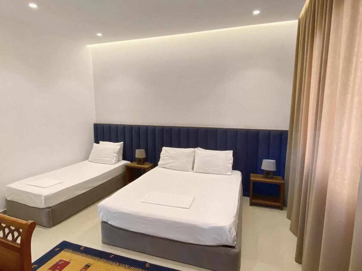 Guesthouse Niko Berat Bagian luar foto