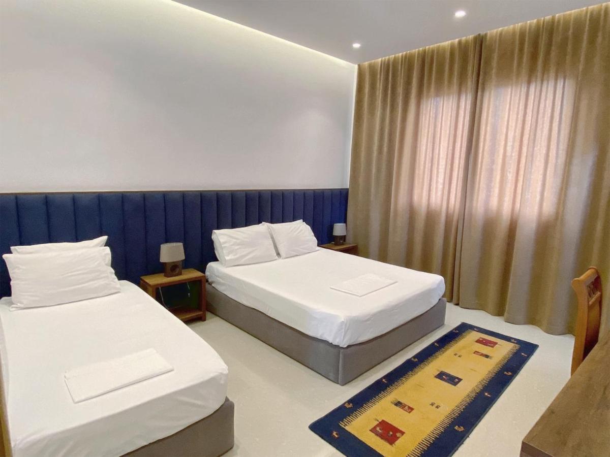 Guesthouse Niko Berat Bagian luar foto