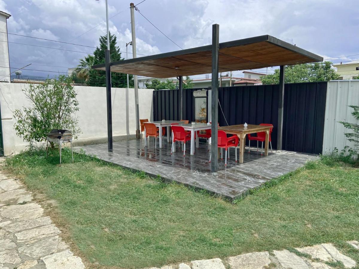 Guesthouse Niko Berat Bagian luar foto