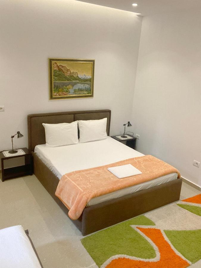 Guesthouse Niko Berat Bagian luar foto