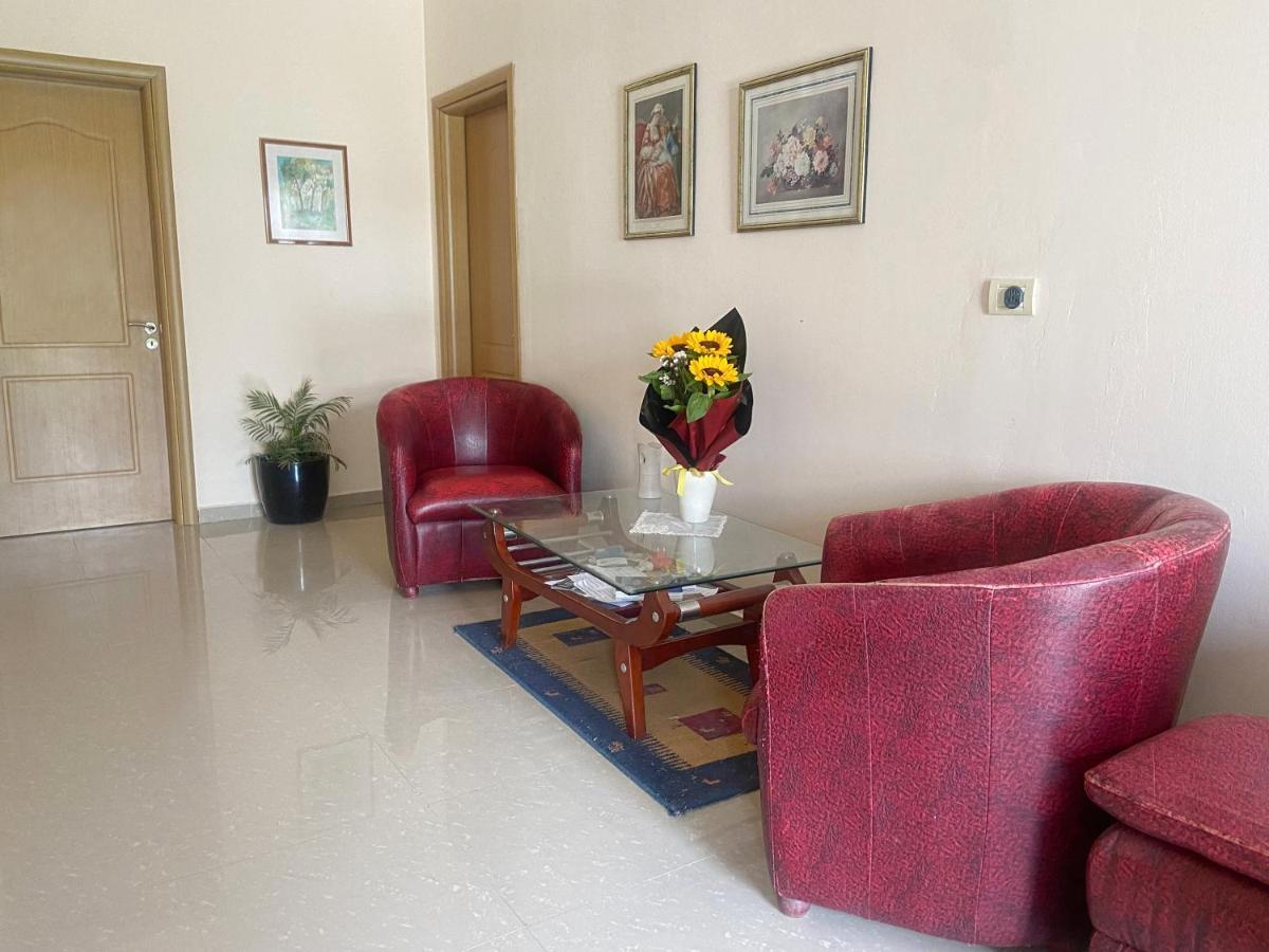 Guesthouse Niko Berat Bagian luar foto