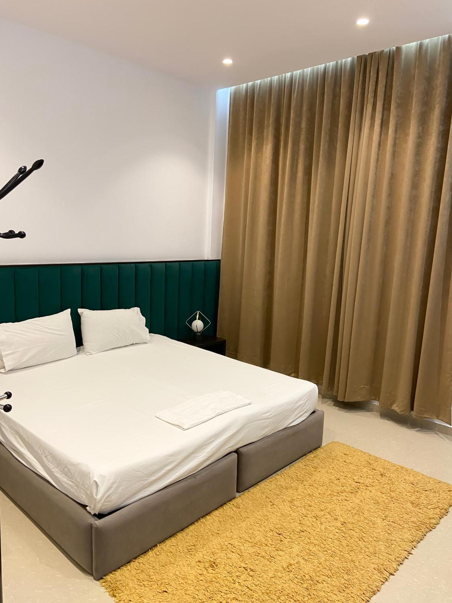 Guesthouse Niko Berat Bagian luar foto