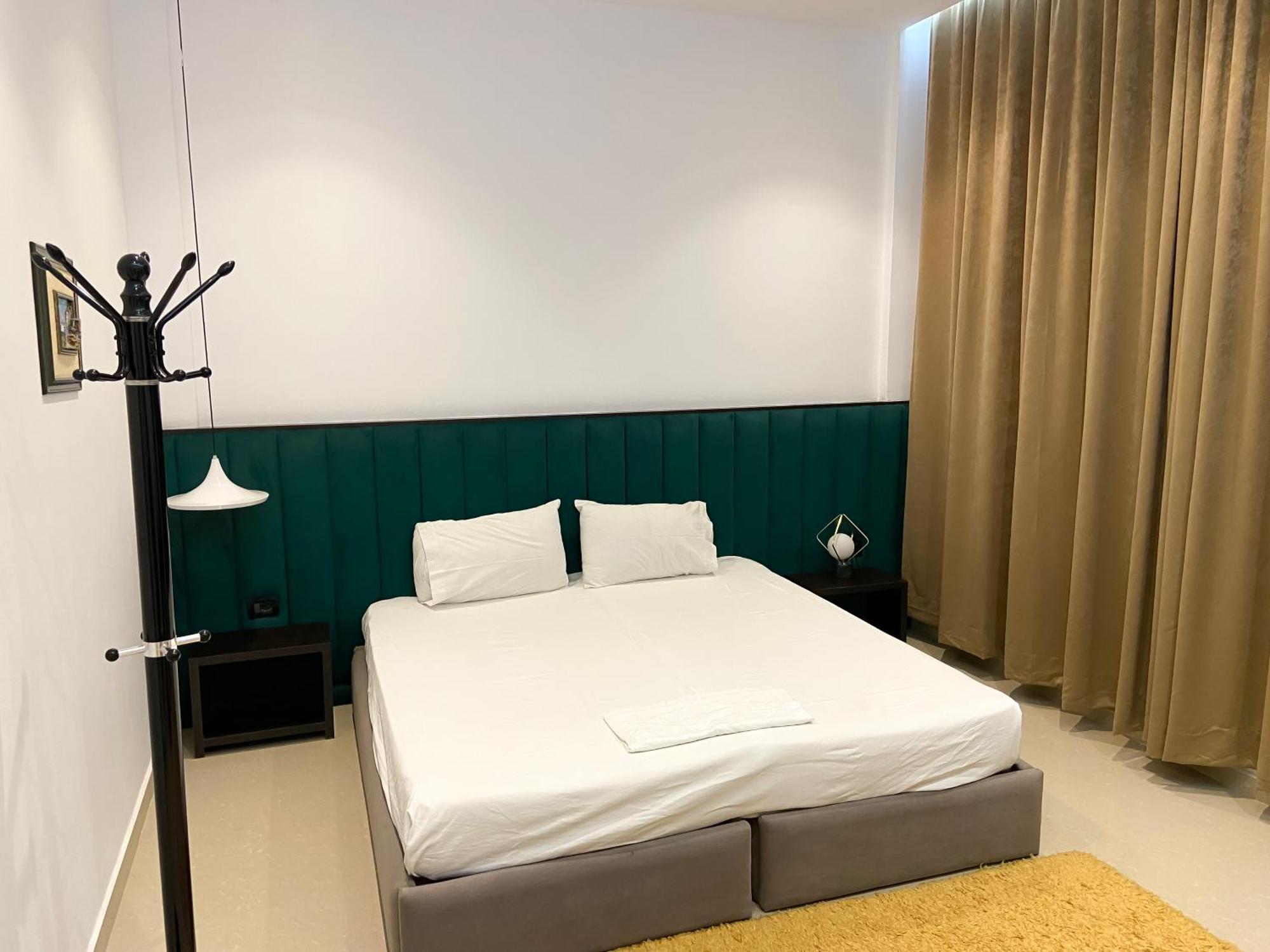 Guesthouse Niko Berat Bagian luar foto