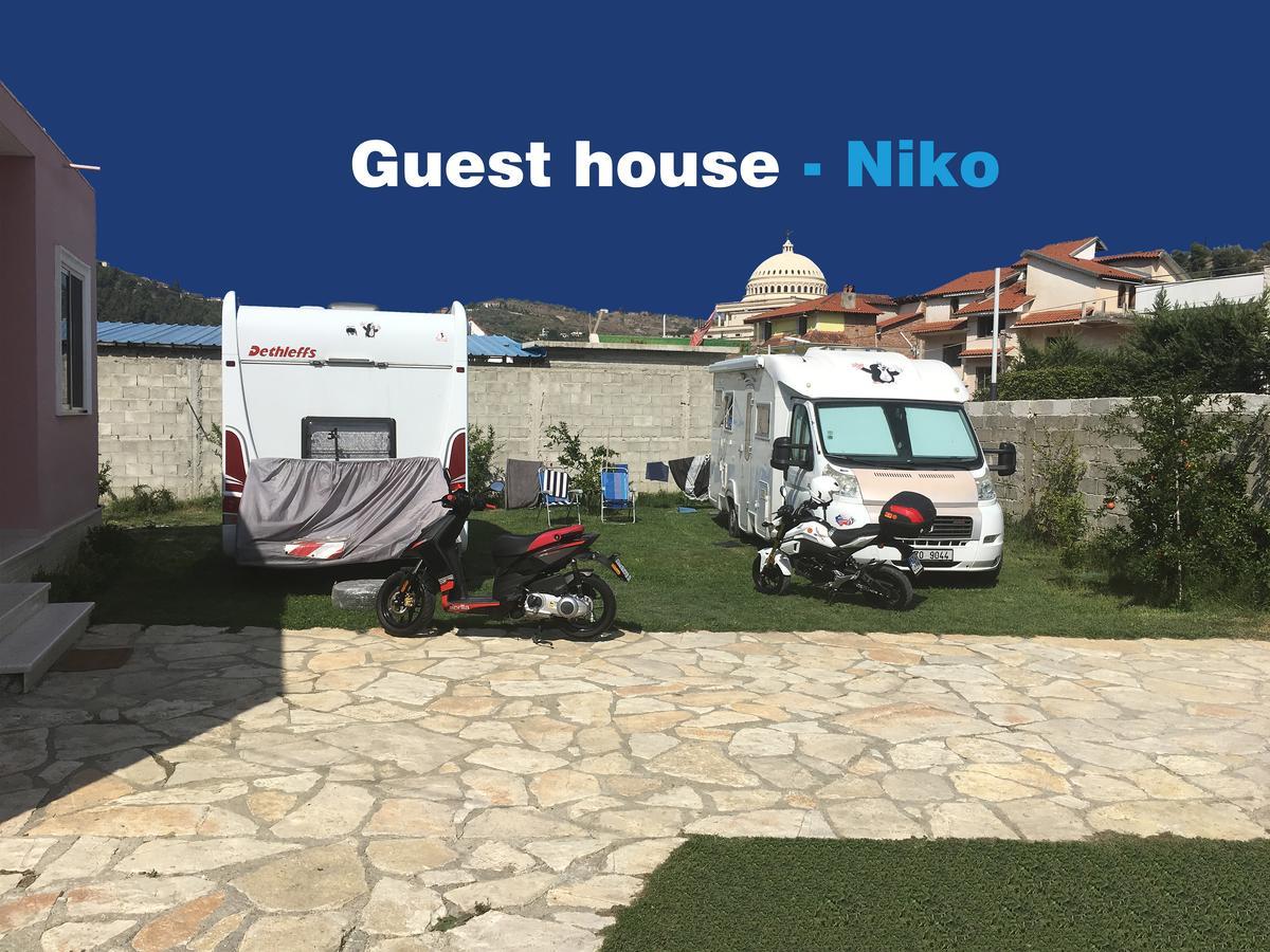 Guesthouse Niko Berat Bagian luar foto